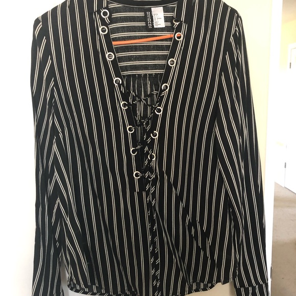 H&M black and white stripped blouse - Picture 2 of 5